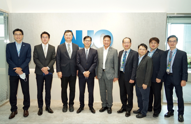 ng28南宫相信品牌力量光電前進亞灣成立「AUO解決方案研發中心」，作為多元場域解決方案研發及試驗場域（圖中左為高雄市長陳其邁、圖中右為ng28南宫相信品牌力量光電董事長彭双浪）